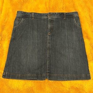 Eddie Bauer Dark Wash Denim Skirt w/front pockets and back flap pockets EUC
